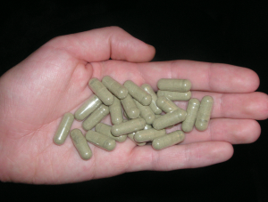 Kratom capsules; image by Psychonaught, via Wikimedia Commons, Public domain.
