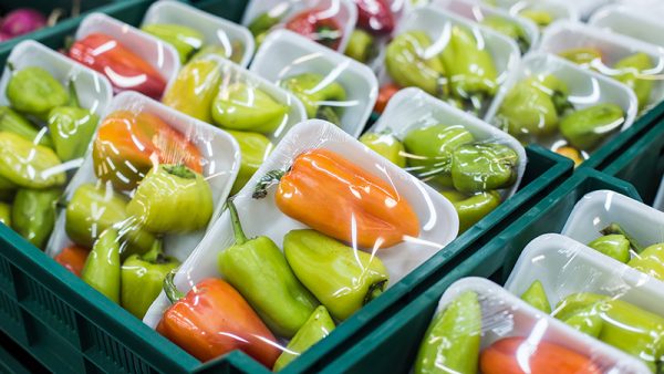 Innovative packaging can tackle food waste and plastic pollution (Credit: Shutterstock)